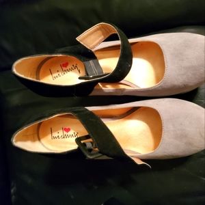 Gray and black wedges